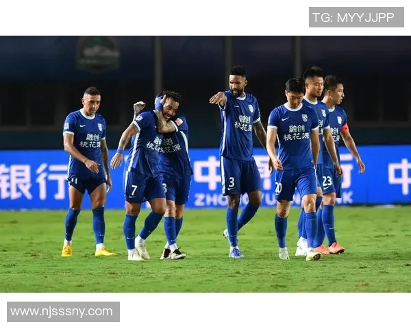 武汉足球队以87分领跑精英赛积分榜展现强大实力